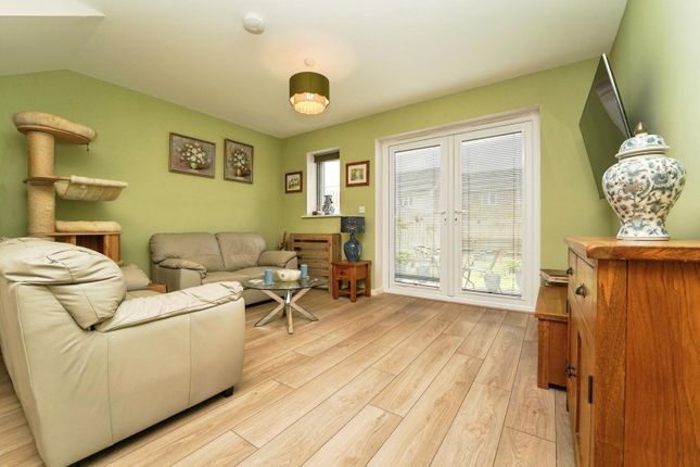 12, Nolder Way, Dursley photo 3