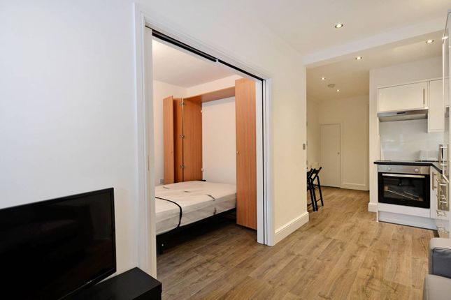 Thumbnail Flat to rent in Bowman Mews, Holloway, London