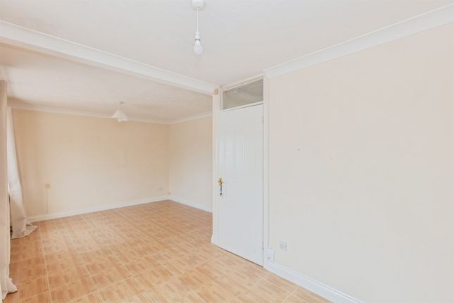 98, Windmill Lane, Raunds photo 4
