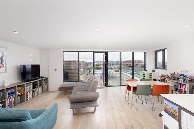 3 bed flat for sale in Prince Of Wales Road, London NW5