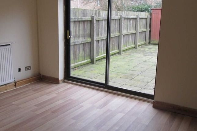 10, Fairlawn Close Willenhall, Birmingham photo 2