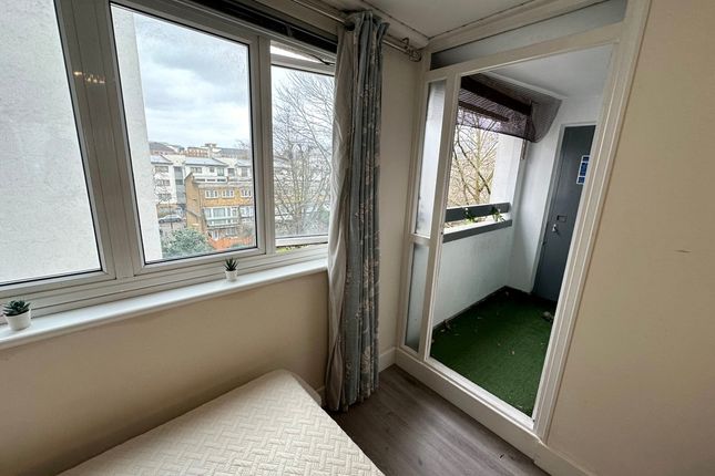 Bernhardt Crescent, London photo 3