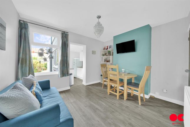 48, Salisbury Road, Gidea Park photo 3