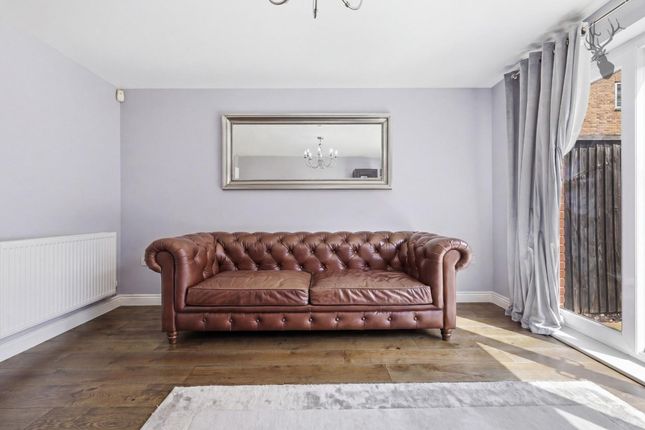 84 Abbess Terrace, Loughton photo 4