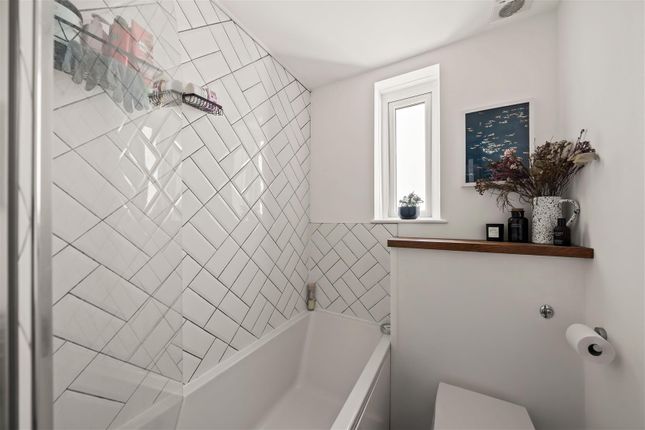 138B, Portland Road, London photo 2