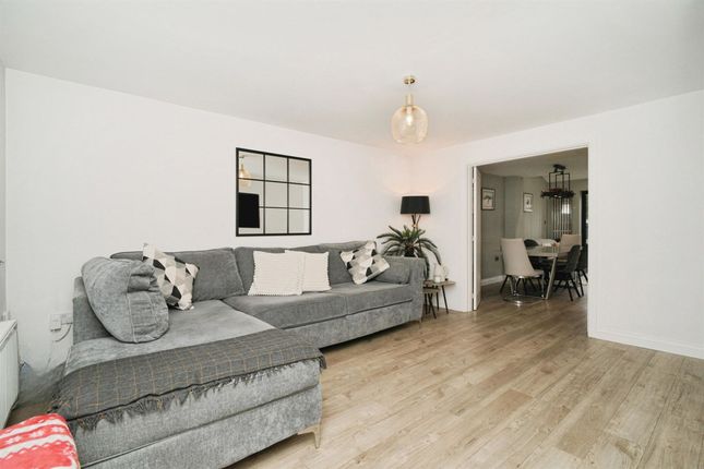 14 Blackthorn Road, Stockport photo 3