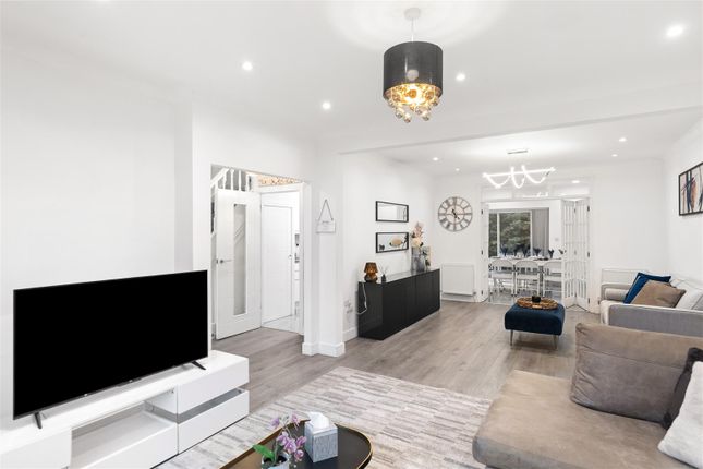 6, Windsor Avenue, Edgware photo 3