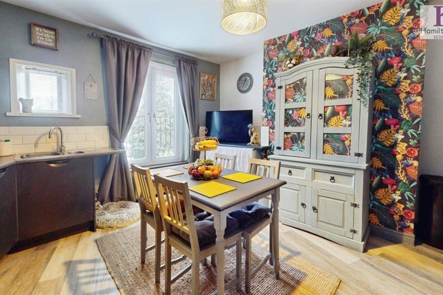 Flat, St Enochs Road, Bradford photo 4