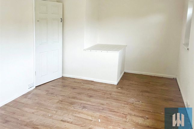 4, Sheepridge Grove, Huddersfield photo 4