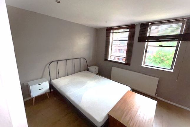 Flat to rent in Smyrna Road, West Hampstead, London