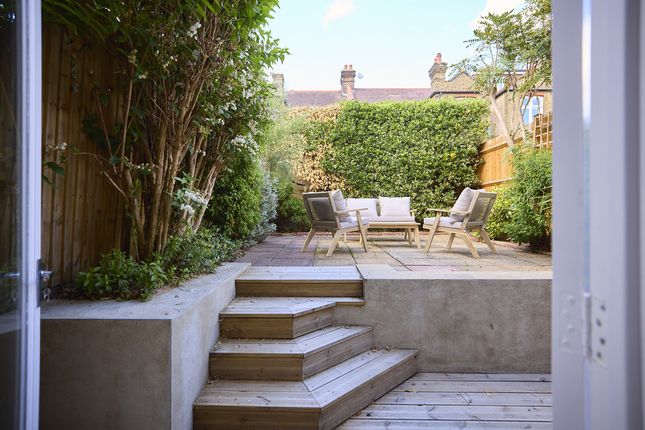 Barcombe Avenue, London photo 3