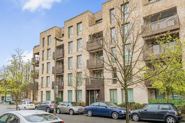 Thumbnail Flat for sale in Welford Court, Edgware, Greater London