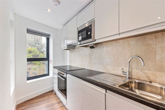 Flat B, 4, Pirbright Road, London photo 4