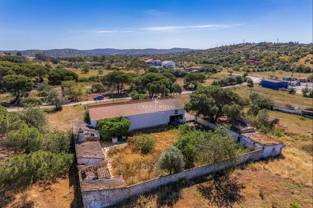 Villa for sale in 8200 Paderne, Portugal