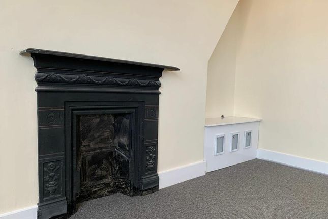 Flat 4, 33, Westgate Bay Avenue, Kent photo 5