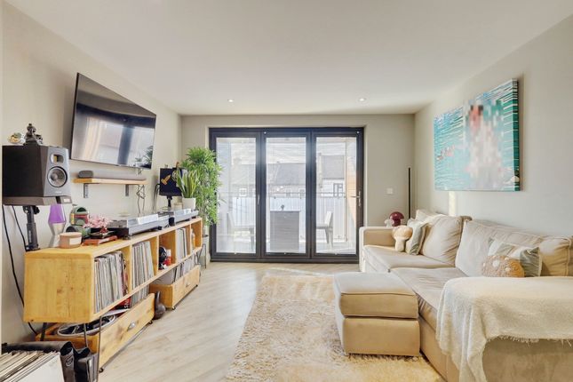 Flat Flat 5, 90, High Road, Benfleet photo 4
