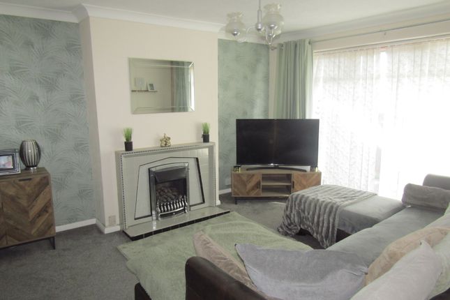 40, Sycamore Way, Frinton-on-Sea photo 2