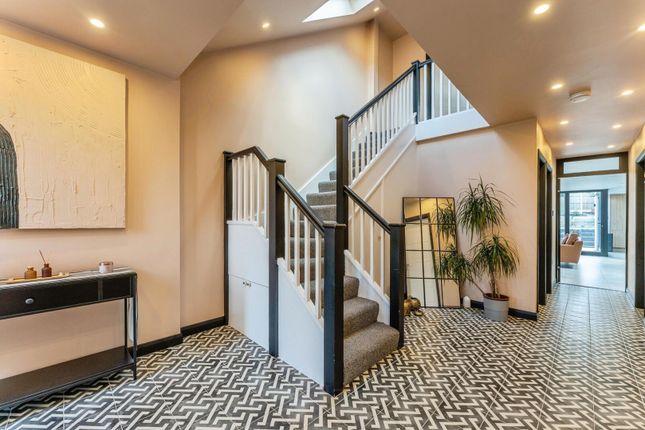 18, Rushdene Avenue, Barnet photo 4
