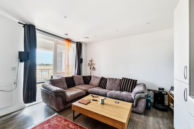 Flat for sale in Isaacs House, London