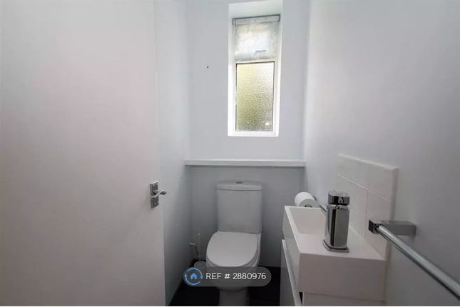 Knoll Court, Elvetham Road, Fleet photo 3