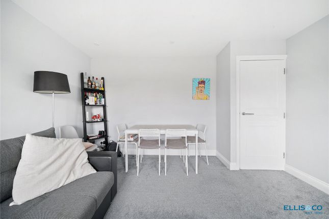 Flat for sale in Hayfield Passage, London