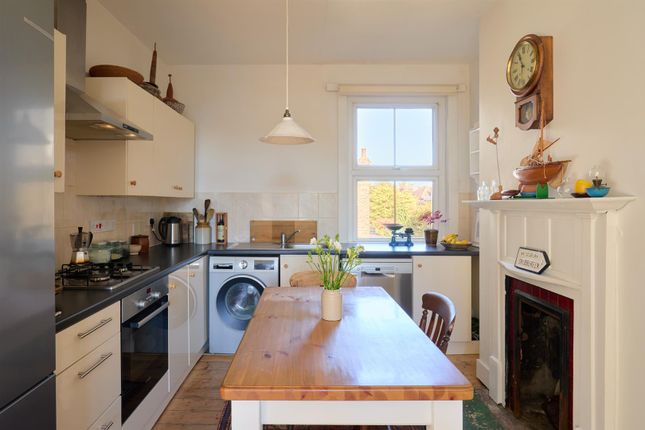 Flat 2, 166, Thames Road, London photo 2