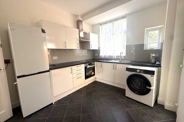 35, The Ridgeway, Barnet photo 4
