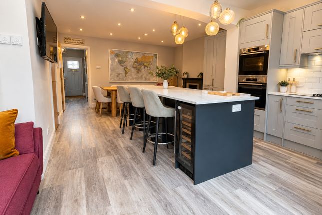 34, Coombes Road, St. Albans photo 4