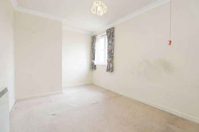 Flat for sale in Ross Court, Rugby