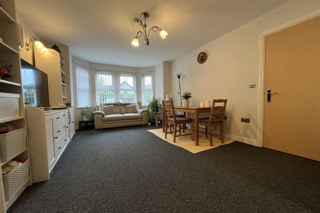 Flat for sale in Albany Court, Broad Road, Sale