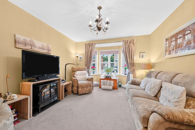 28, Raeswood Crescent, Lanarkshire photo 2