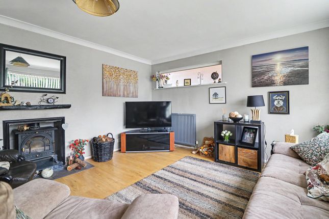 5 Bergen Crescent, Southampton photo 4