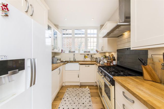 Flat for sale in Rodway Road, London