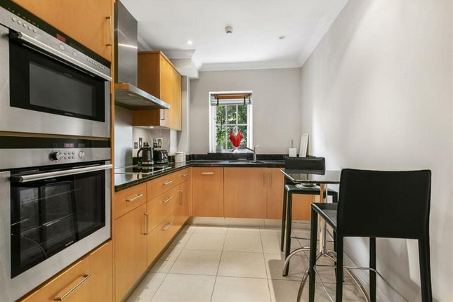 Flat Flat 15, East Wood, Wall Hall Drive, Watford photo 3