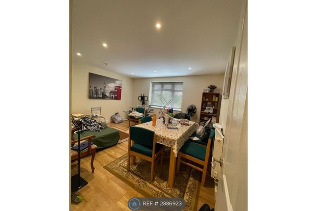 Flat, Simran House Ilbury Close, Shinfield photo 2