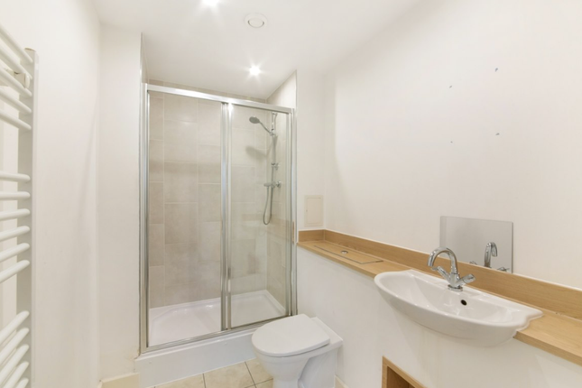 Flat to rent in Devons Road, London