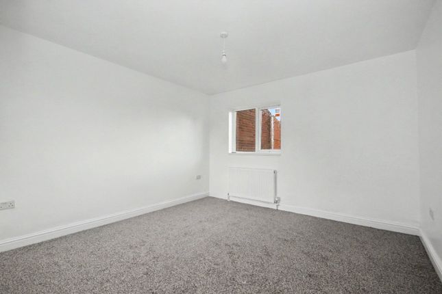 21, Taylor Close, West Yorkshire photo 5