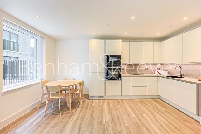 C Flat 58, Diascia House, 7, Sanday Drive, London photo 4