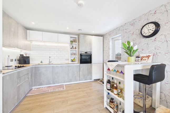 Flat 11, 12, Hobbs Way, Gloucestershire photo 4