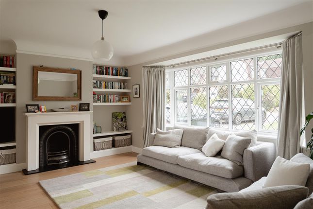 3, Bushetts Grove, Redhill photo 2