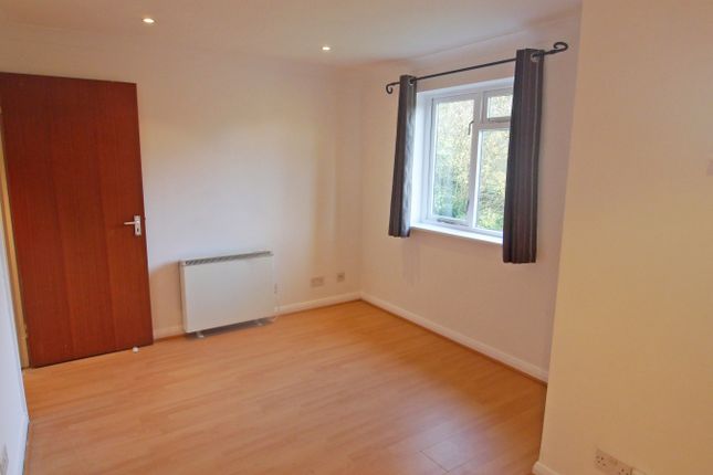 44, Gorringes Brook, Horsham photo 4
