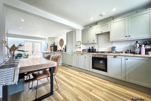 15, Shrewton Close, Trowbridge photo 2