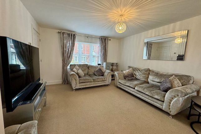 3, Bishop Close, Ashford photo 3