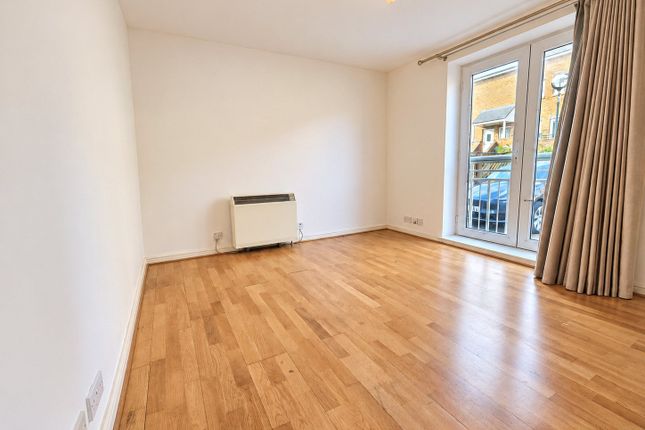 Flat 1, 14, Millennium Drive, London photo 5