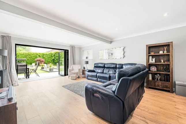 36, Pondtail Road, Horsham photo 4