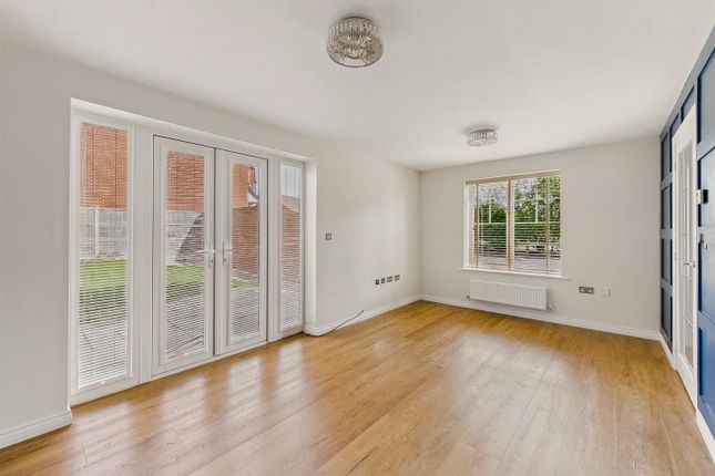 58, Furrow Close, Upton-Upon-Severn photo 4