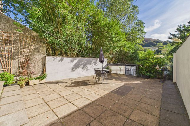 49 Gwern Berthi Road, Abertillery photo 4