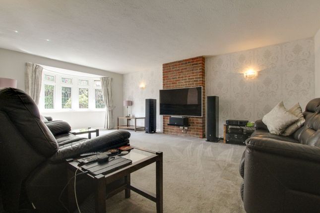 73 Hill Avenue, Wickford photo 3