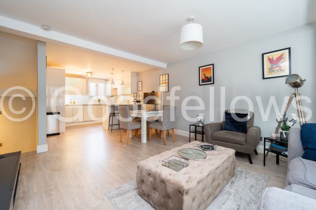 Thumbnail Maisonette to rent in Earlsfield Road, Wandsworth, London
