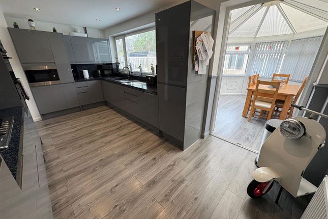 12, Ashlar Grove, Bradford photo 2